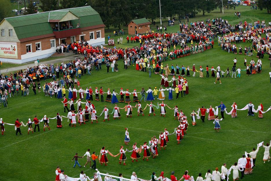 В Белгородской области  установили рекорд по числу участников хоровода - Изображение 13