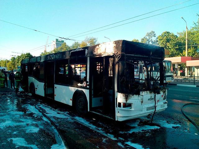 В центре Белгорода сгорел маршрутный автобус