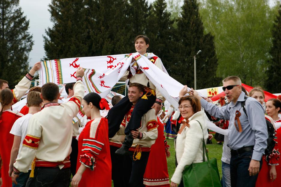 В Белгородской области  установили рекорд по числу участников хоровода - Изображение 18