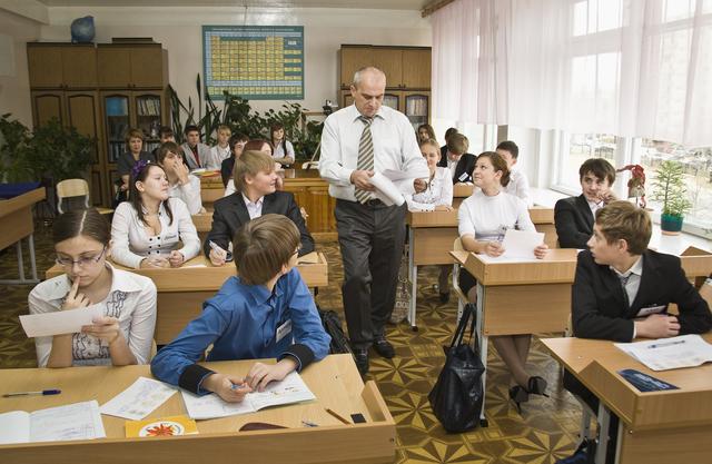 В Белгороде выяснили, что мешает снижению бумажной нагрузки на педагогов