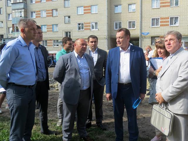 «Народный фронт» проинспектировал ремонт дворов в Белгороде