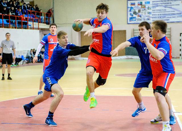 Белгородские гандболисты продолжают борьбу за попадание в первую четвёрку Высшей лиги