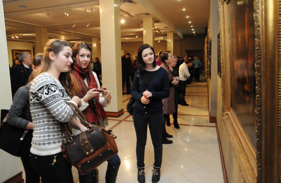В Белгороде открыли масштабную выставку живописи и скульптуры «В кругу семьи»  - Изображение 1