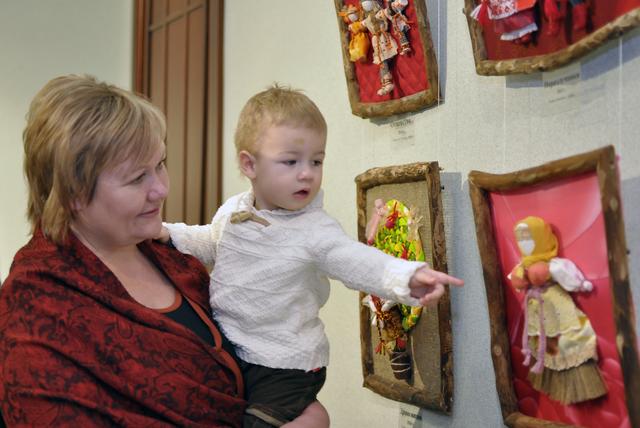  Белгородская мастерица создаёт куклы в народных традициях