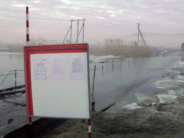 В Валуйском районе затопило мост между сёлами