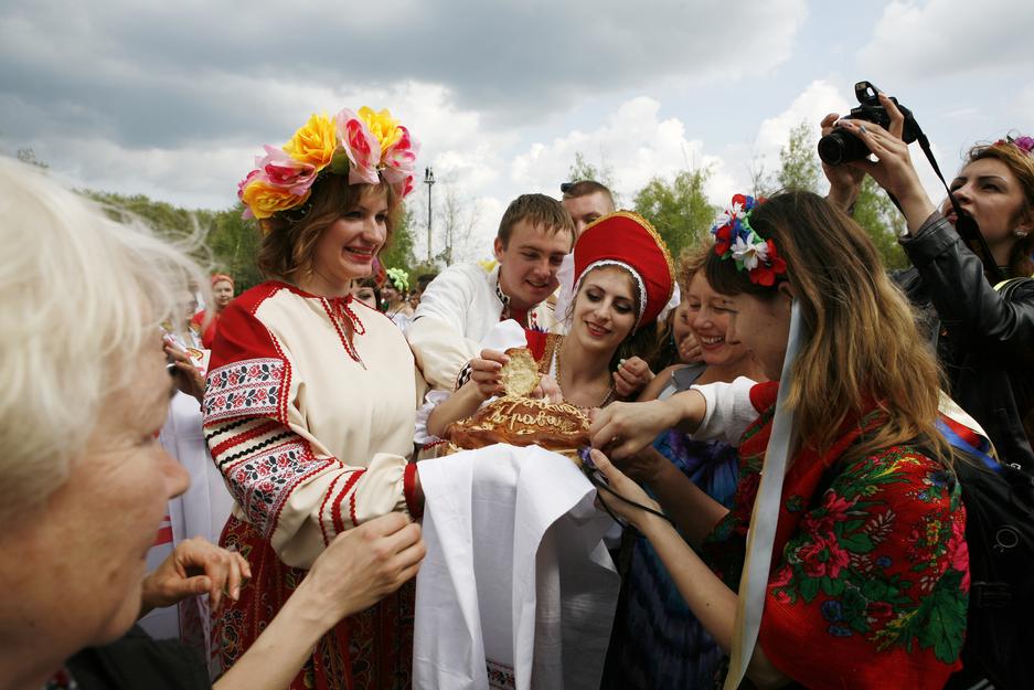 В Белгородской области  установили рекорд по числу участников хоровода - Изображение 21