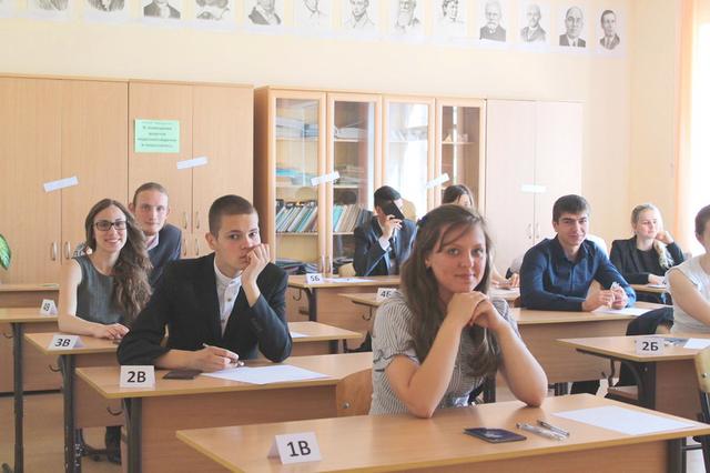 Сегодня более 350 белгородских выпускников пишут итоговое сочинение 