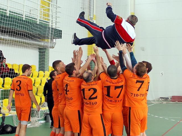 Чемпионат области по мини-футболу выиграла команда «Городское такси»