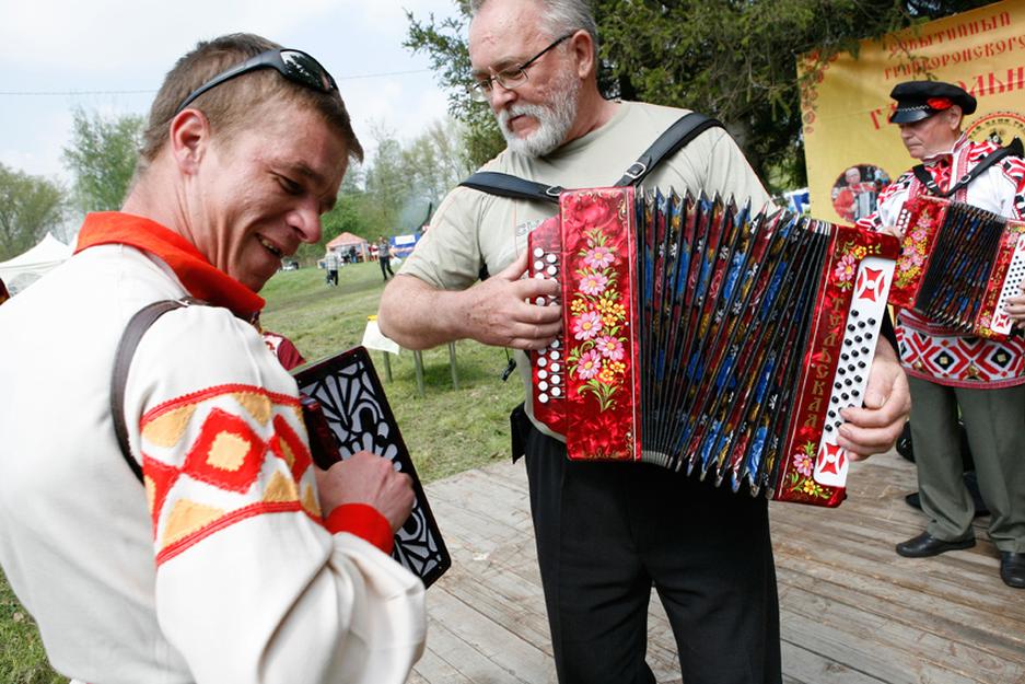 В Белгородской области  установили рекорд по числу участников хоровода - Изображение 24