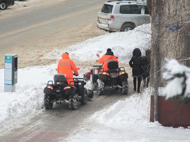 В Белгороде начали эксперимент по уборке снега квадроциклами
