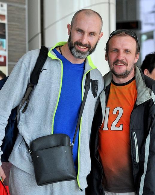 Болельщики встретили волейболистов «Белогорья» в аэропорту цветами и плакатами - Изображение 3