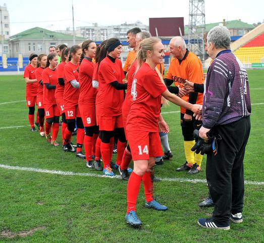Белгородская «Виктория» отметила 25-летие игрой против мужчин