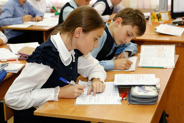 Более полутора тысяч белгородских школьников переведут учиться в первую смену