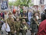 Около 70 тысяч белгородцев прошли в «Бессмертном полку» - Изображение 24