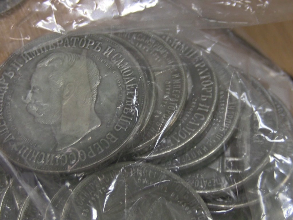 Гражданин Украины пытался вывезти из России более тысячи монет с чеканкой царской эпохи