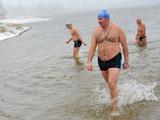 87 человек выступили на открытом первенстве по зимнему плаванию в Белгороде - Изображение 1