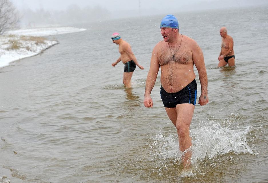 87 человек выступили на открытом первенстве по зимнему плаванию в Белгороде - Изображение 1
