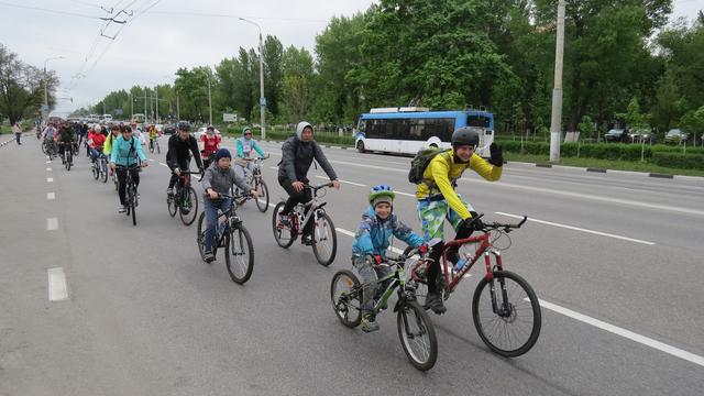Около 400 велосипедистов участвовали в белгородском велопараде