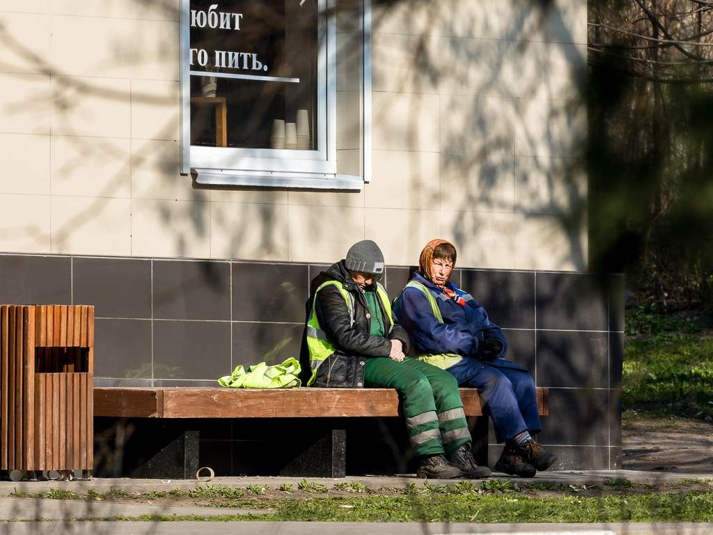 В Белгородской области с 1 октября повысили зарплаты низкооплачиваемым бюджетникам