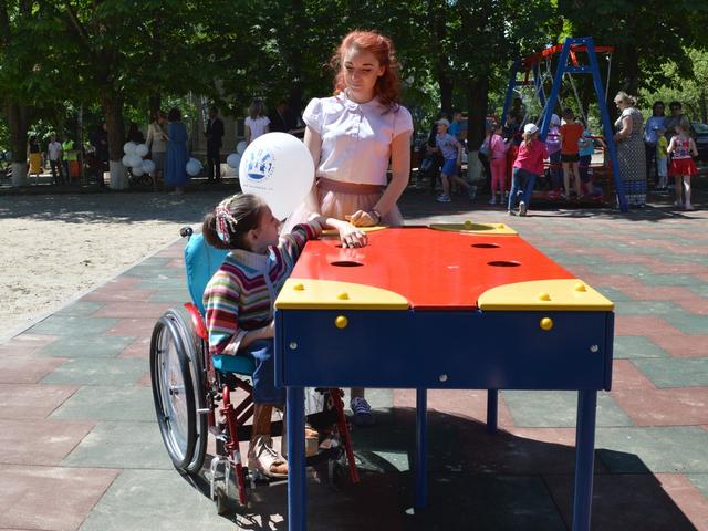 В Белгороде открылась первая детская инклюзивная площадка