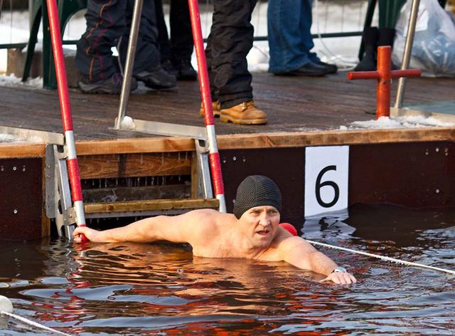 Старооскольский морж взял три золота на чемпионате мира по зимнему плаванию
