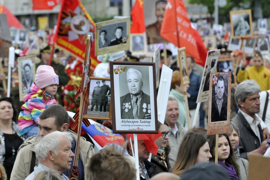 Около 70 тысяч белгородцев прошли в «Бессмертном полку» - Изображение 7