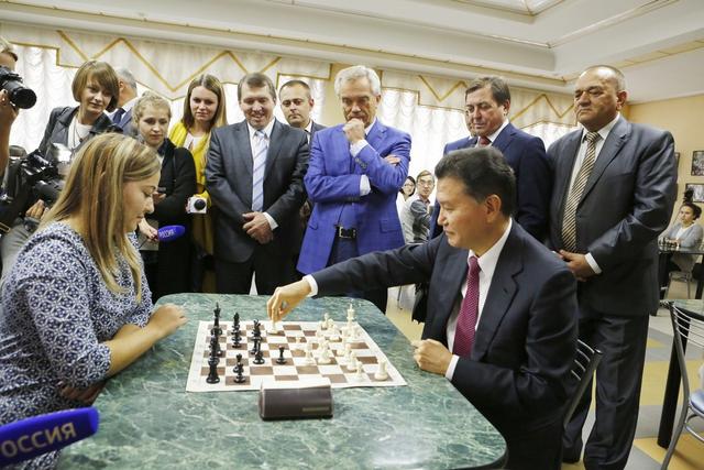 Магистрантка БелГУ вничью сыграла в шахматы с президентом ФИДЕ