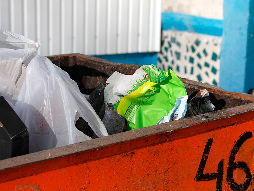 Белгородский Минтранс не намерен возвращать мусорные баки на дороги