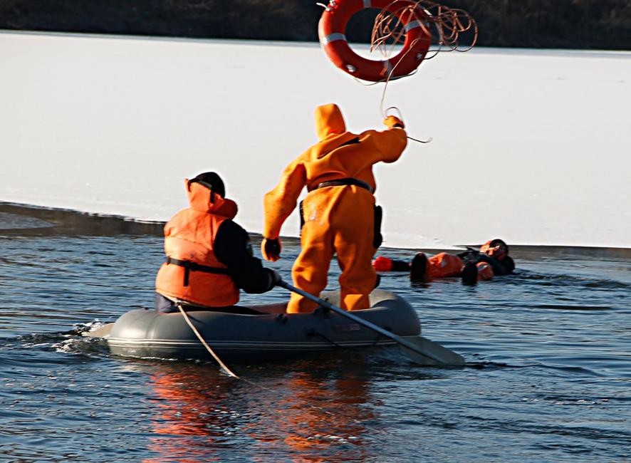 Белгородские спасатели провели учения на льду - Изображение 5