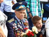 Кадры Дня Победы в Белгороде: парад и «Бессмертный полк» - Изображение 43