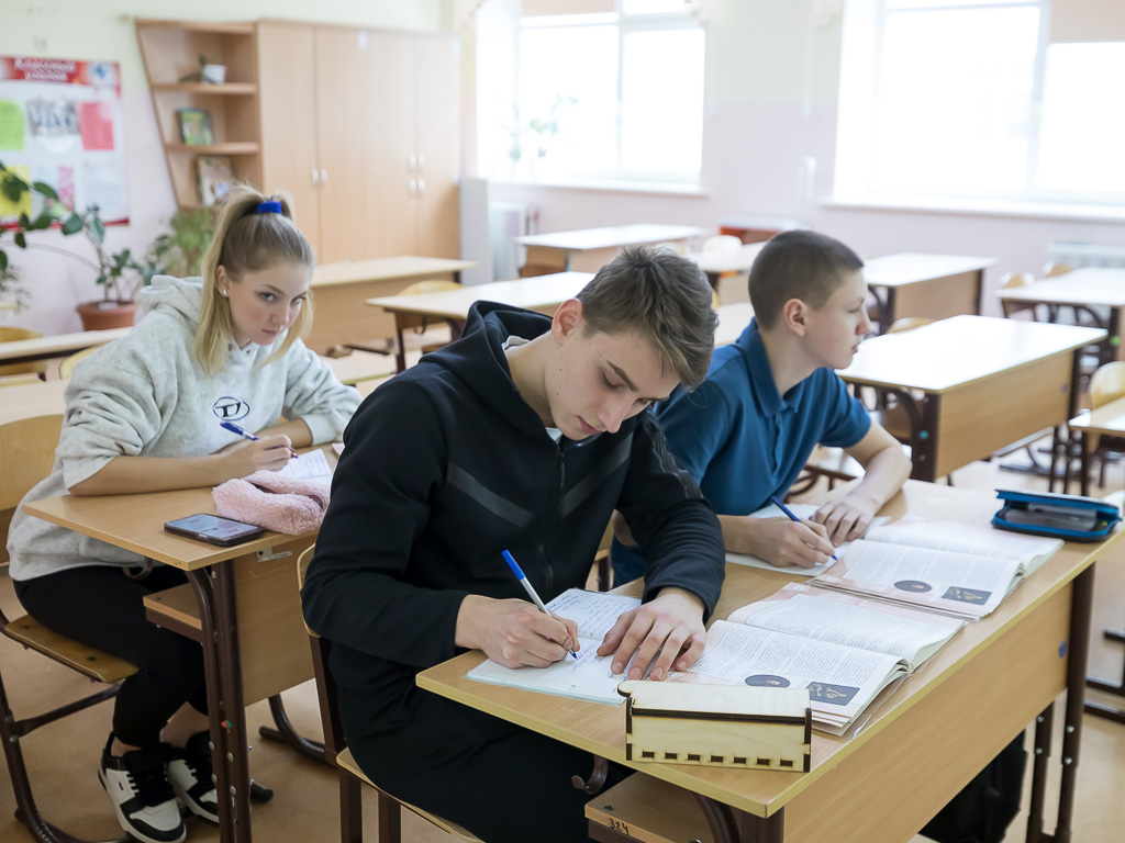 В Госдуме хотят разрешить белгородским школьникам не сдавать ЕГЭ и ОГЭ в 2024 году