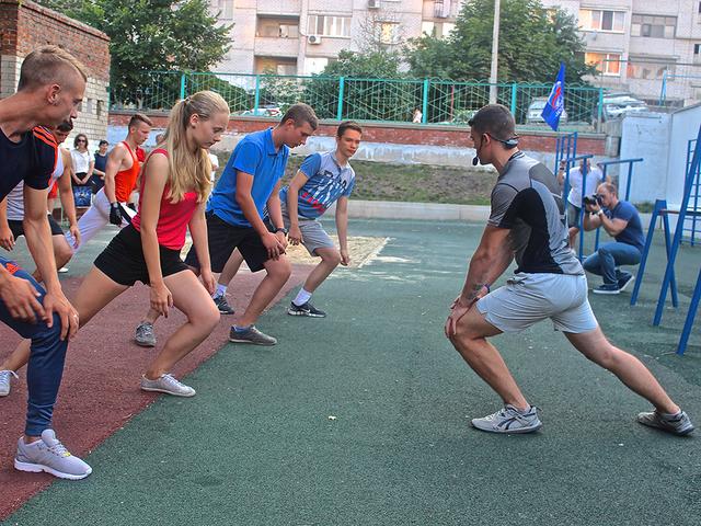 Белгородцы открыли сезон тренировок на школьных стадионах