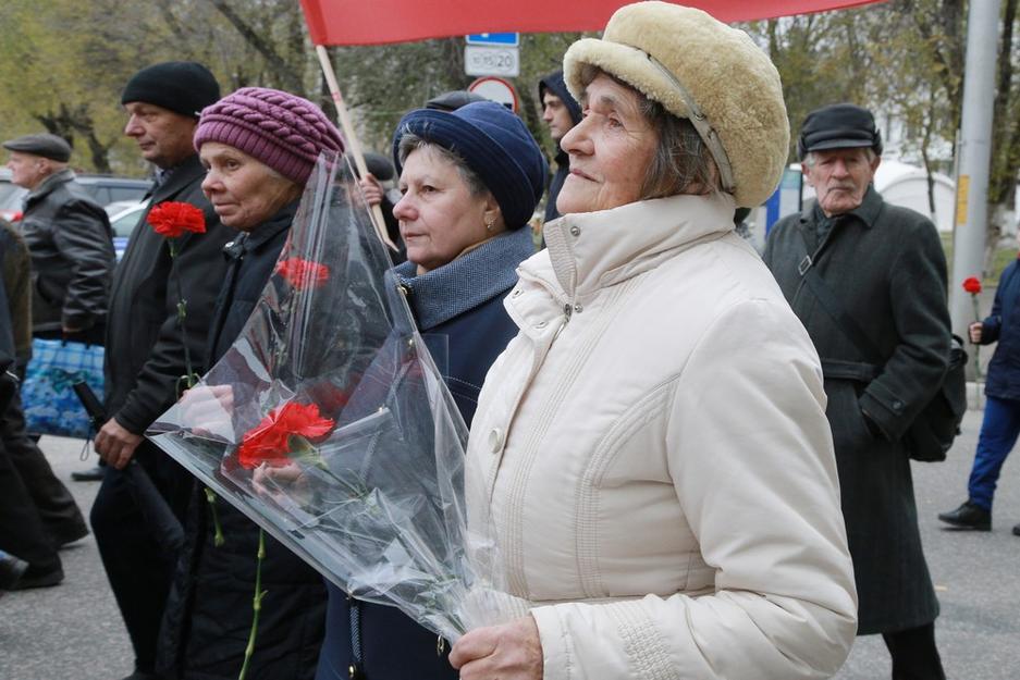 Как в Белгороде отметили 100-летие Октябрьской революции - Изображение 13