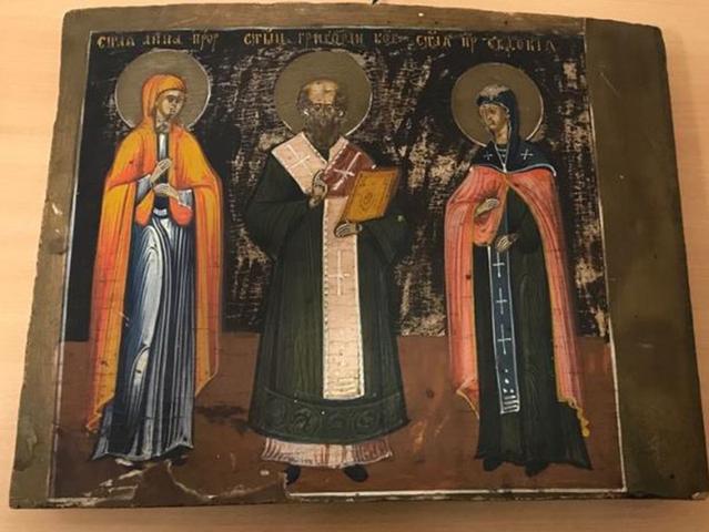 Белгородские таможенники задержали старинную икону и церковные книги