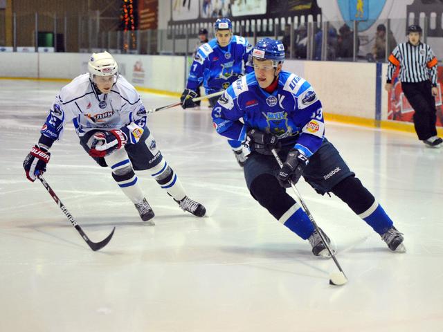 Белгородские хоккеисты одержали первую победу в этом году