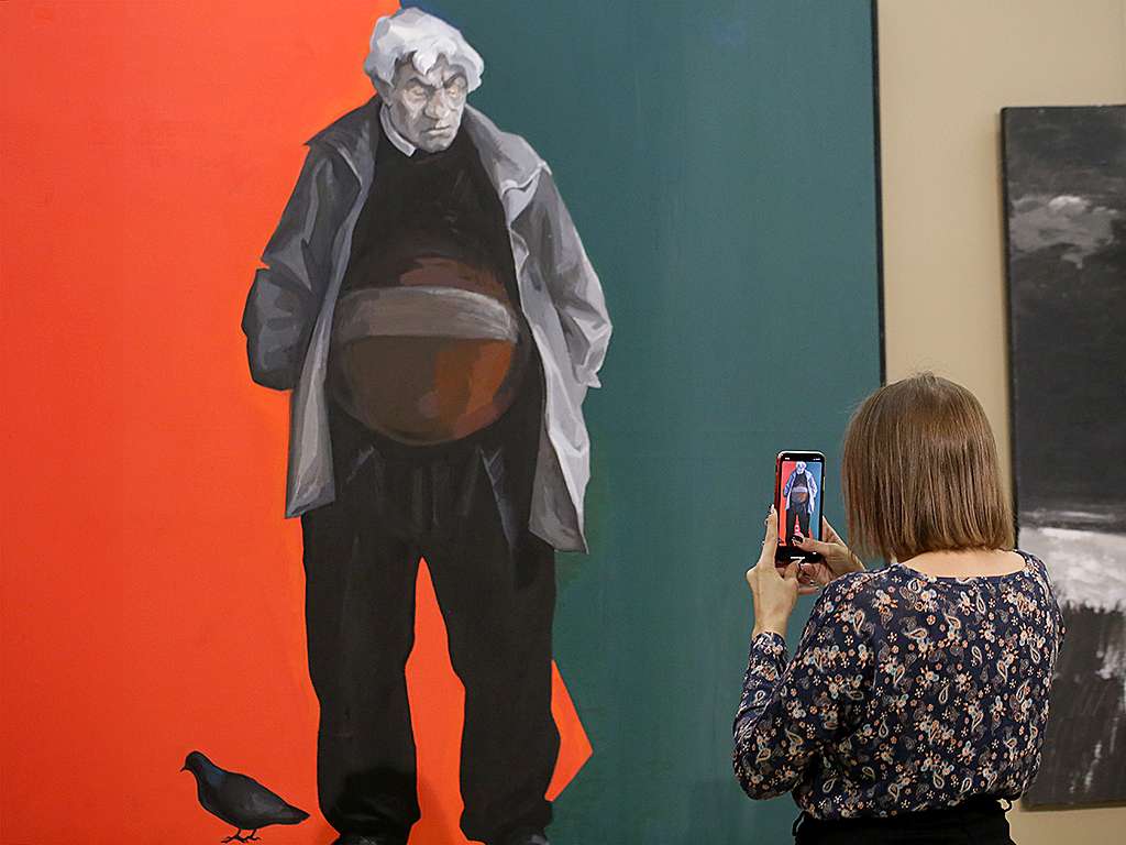 На фестивале Косенкова в Белгороде открылась выставка 240 художников