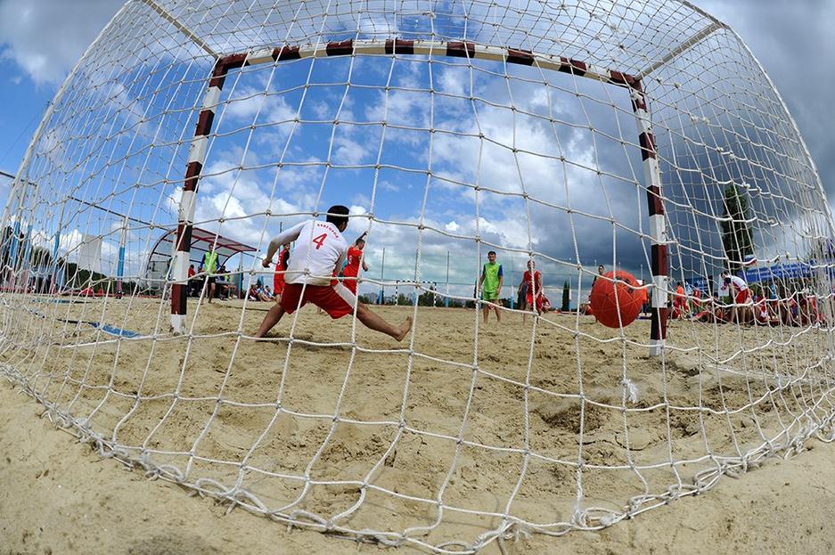 В Белгороде прошёл тур чемпионата России по пляжному гандболу - Изображение 11