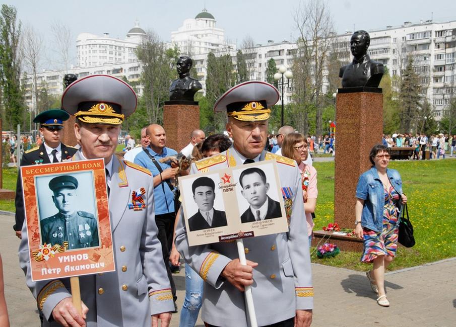 Кадры Дня Победы в Белгороде: парад и «Бессмертный полк» - Изображение 1