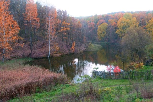 Зеркало в лесу. Почему лишь осенью Угрим-озеро завораживает необыкновенной красотой