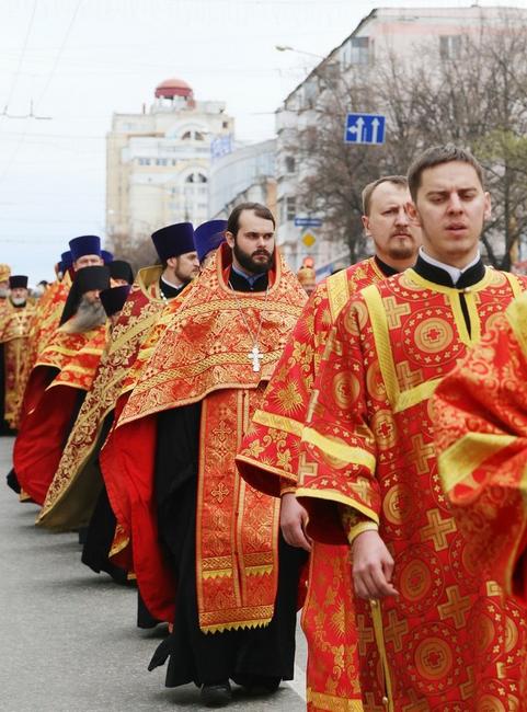 В Белгороде прошёл крестный ход с Благодатным огнём  - Изображение 11