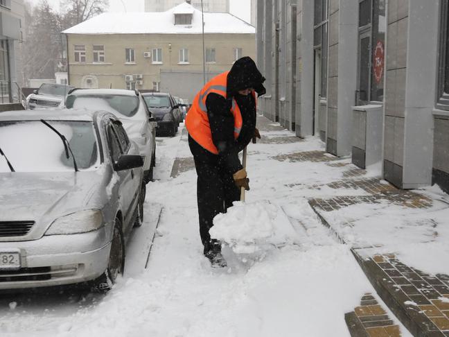 Владельцам белгородских зданий напоминают об обязанности чистить снег