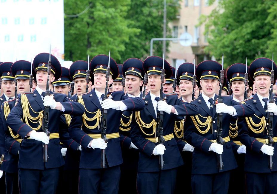 В Белгороде прошёл парад в честь Великой Победы - Изображение 18