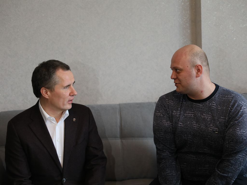 Белгородский губернатор посетил в Валуйках семью медиков, переехавших из Курской области