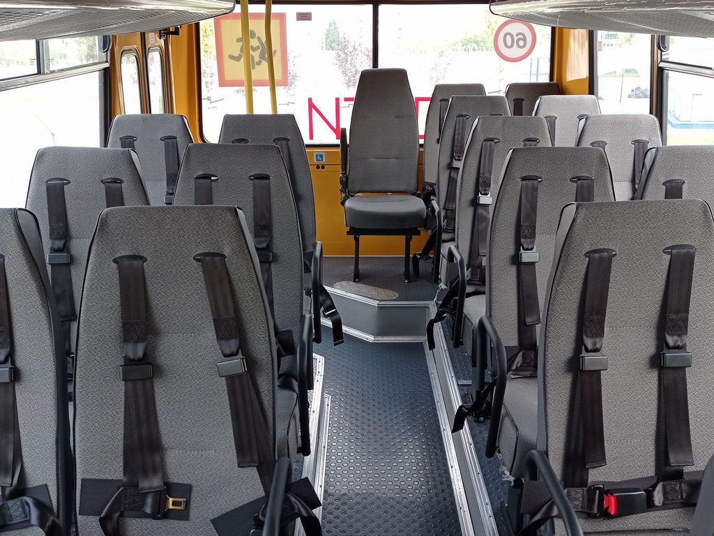 В Белгородской области 10 школьных автобусов ГИБДД отправила на спецстоянку