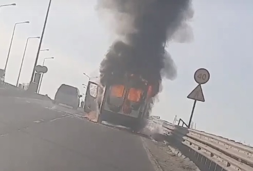 В Старом Осколе сгорел пассажирский автобус