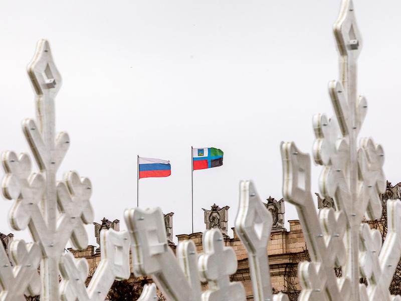 Как Соборную площадь в Белгороде готовят к Новому году (фоторепортаж)