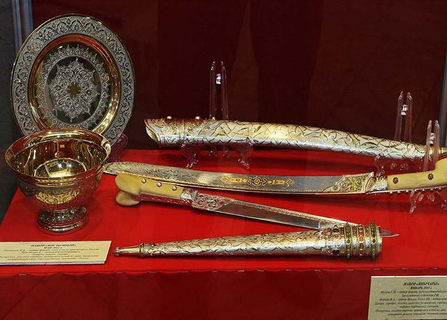 Белгородцам представили оружейные шедевры мастеров из Златоуста