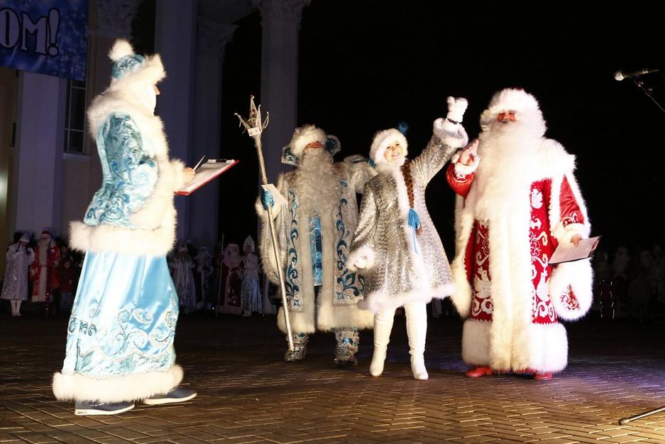 Как в Белгороде прошёл парад Дедов Морозов - Изображение 18