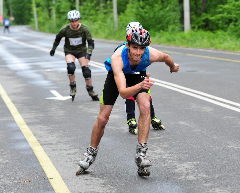 Около 50 белгородцев – любителей бега, роликовых коньков и велосипедов сразились в триатлоне - Изображение 5