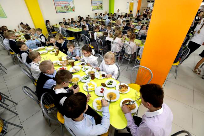 «Главное – большой выбор». Как белгородских школьников приучают к правильному питанию